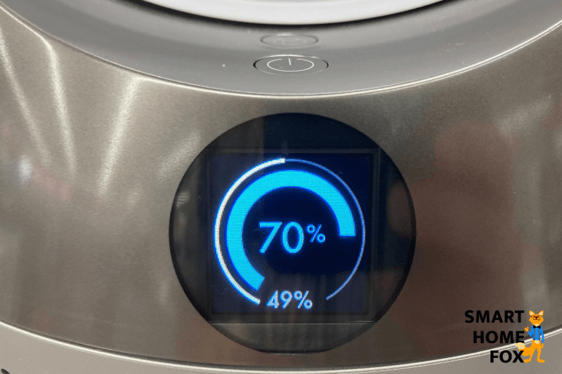 Die automatische Luftbefeuchtung und die gewünschte Luftfeuchtigkeit ist auf dem Display des Dyson Pure Humidify+Cool PH01 zu sehen